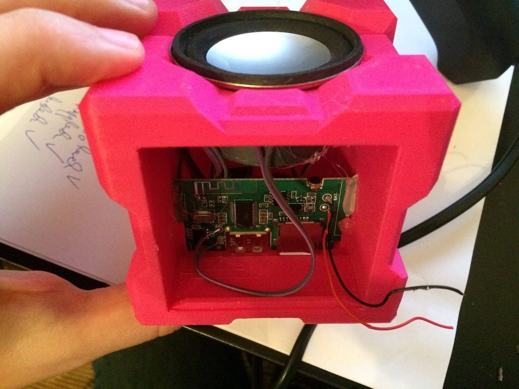 Companion_Cube_Bluetooth_Boombox_Glue